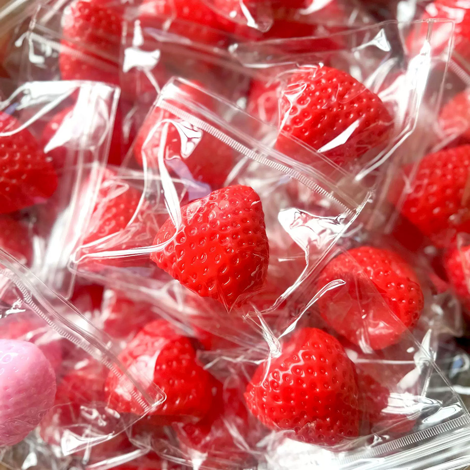 New Squishy Big Strawberry Squ - огляд і ціна Party Games Entertainer